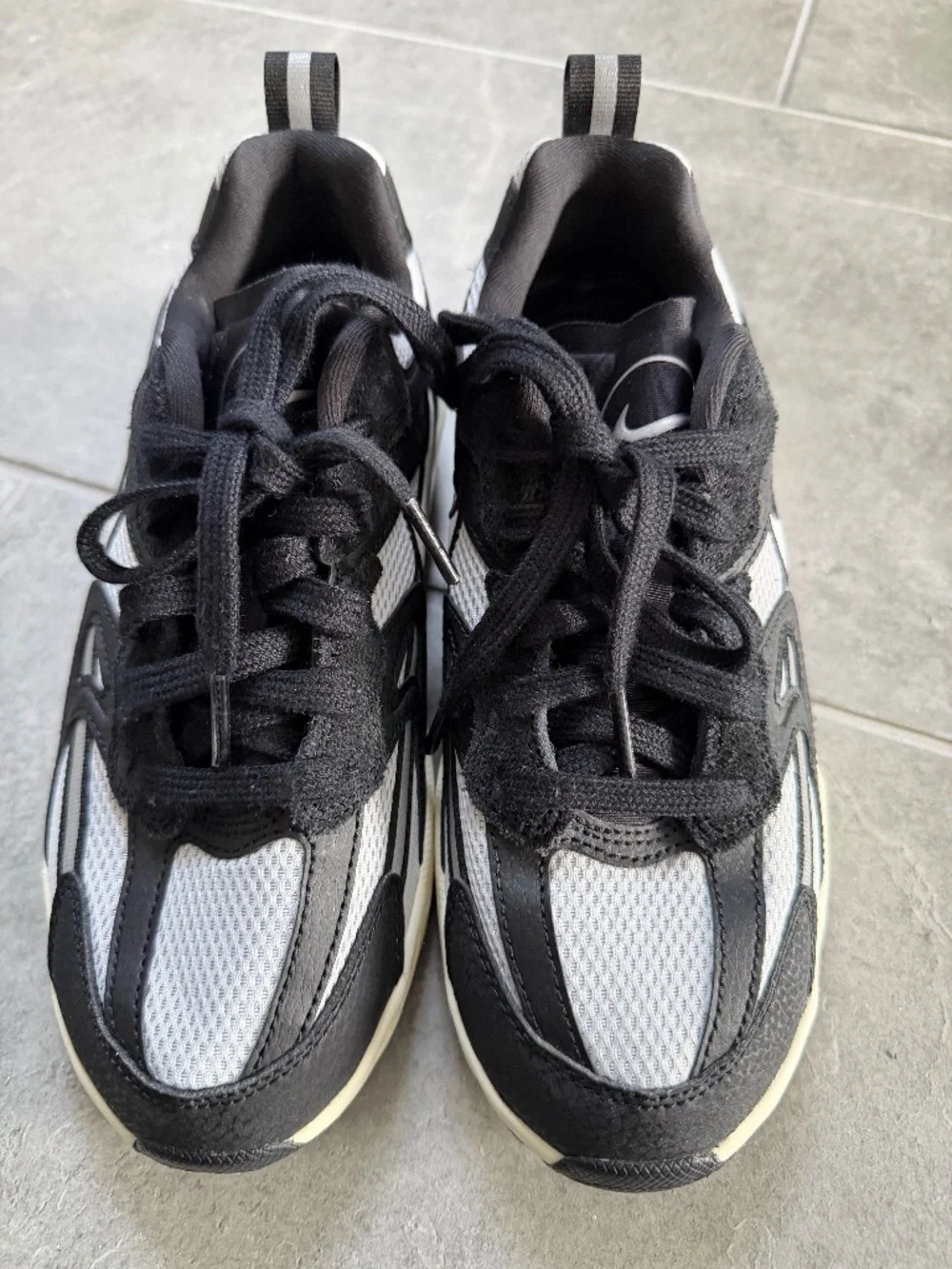 Nike Jam Black White Sneakers Size 7.5